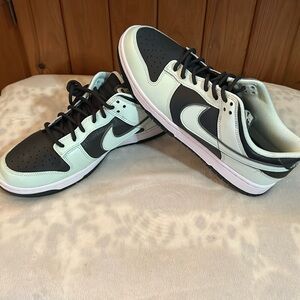 Nike Dunk Low Retro Smoke Grey Barely Green Size 11 US Mens SKU FZ1670-001